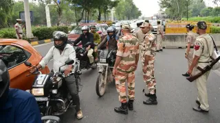 Delhi-police-1792124266399_m